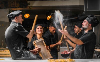 Ομαδική Μαγειρική με Chef vs. Έξοδος σε Εστιατόριο: Γιατί η Εμπειρία μετράει περισσότερο από το απλό γεύμα
